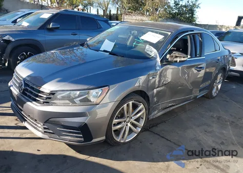 2017 Volkswagen Passat 1.8T R-Line z USA, uszkodzony, nr VIN 1VWDT7A33HC010989